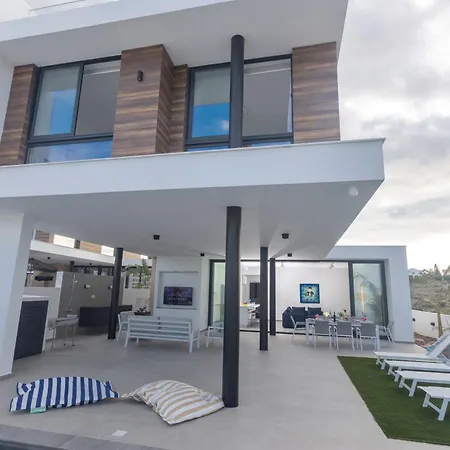 Aqua Pearl 18 With Heated Pool Villa *