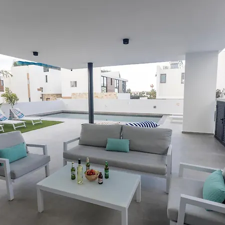 Aqua Pearl 18 With Heated Pool * Paralimni