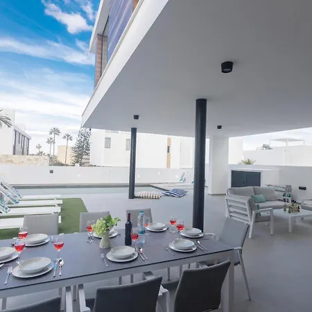 Aqua Pearl 18 With Heated Pool