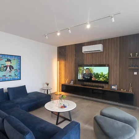 Aqua 4 Bedrooms * פאראלימני