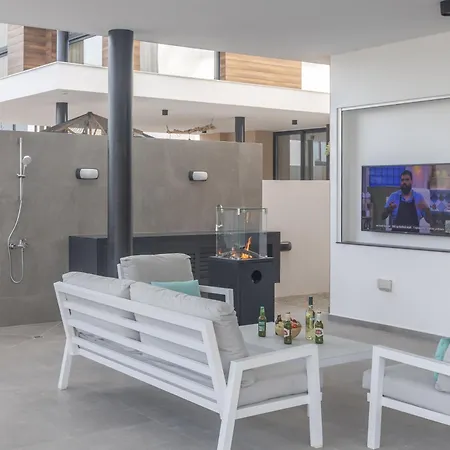 Aqua 4 Bedrooms *