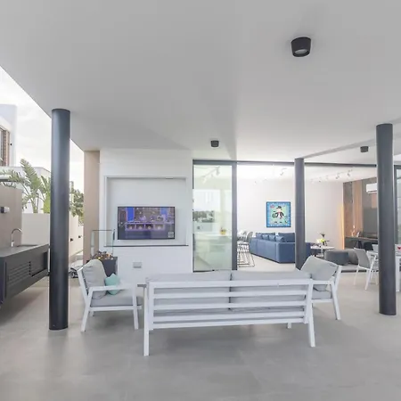 Aqua 4 Bedrooms אתר נופש *