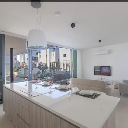 Aqua 4 Bedrooms אתר נופש