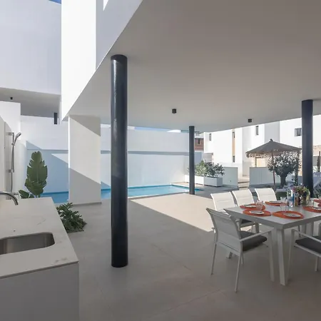 Aqua 4 Bedrooms אתר נופש