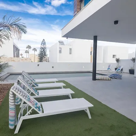 Aqua 4 Bedrooms אתר נופש *