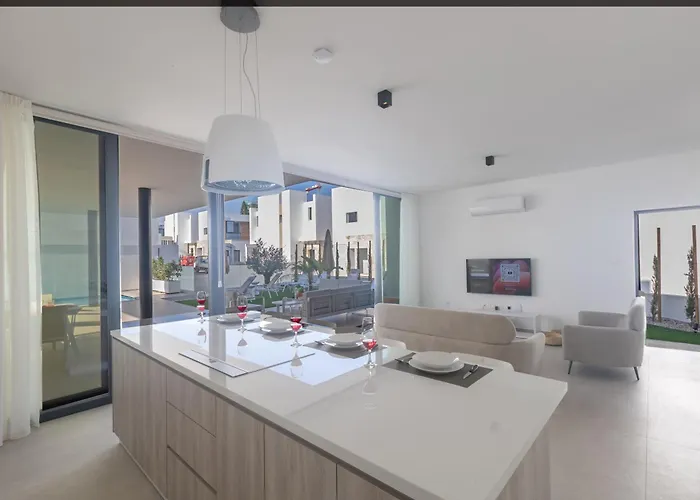 Aqua 4 Bedrooms Rezort