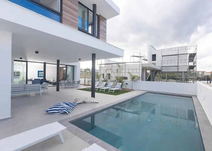 Aqua 4 Bedrooms *